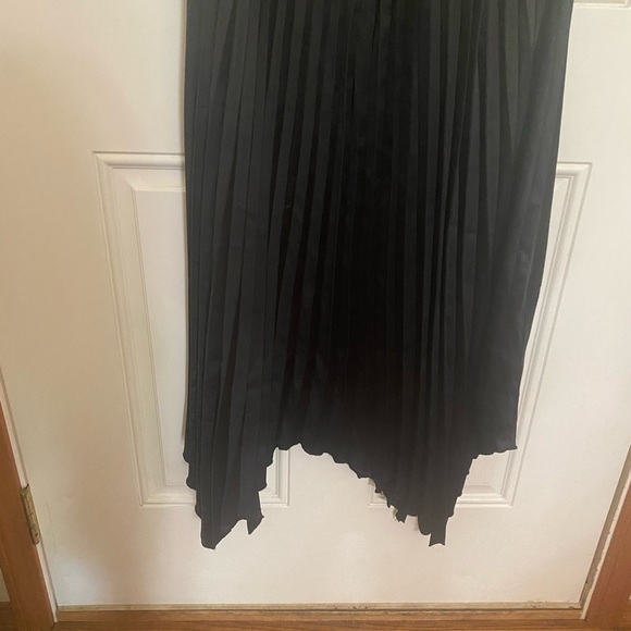 Pretty Garden Shark Bite Pleated Skirt Dress with Tie Knot size M NWT - Picture 4 of 6